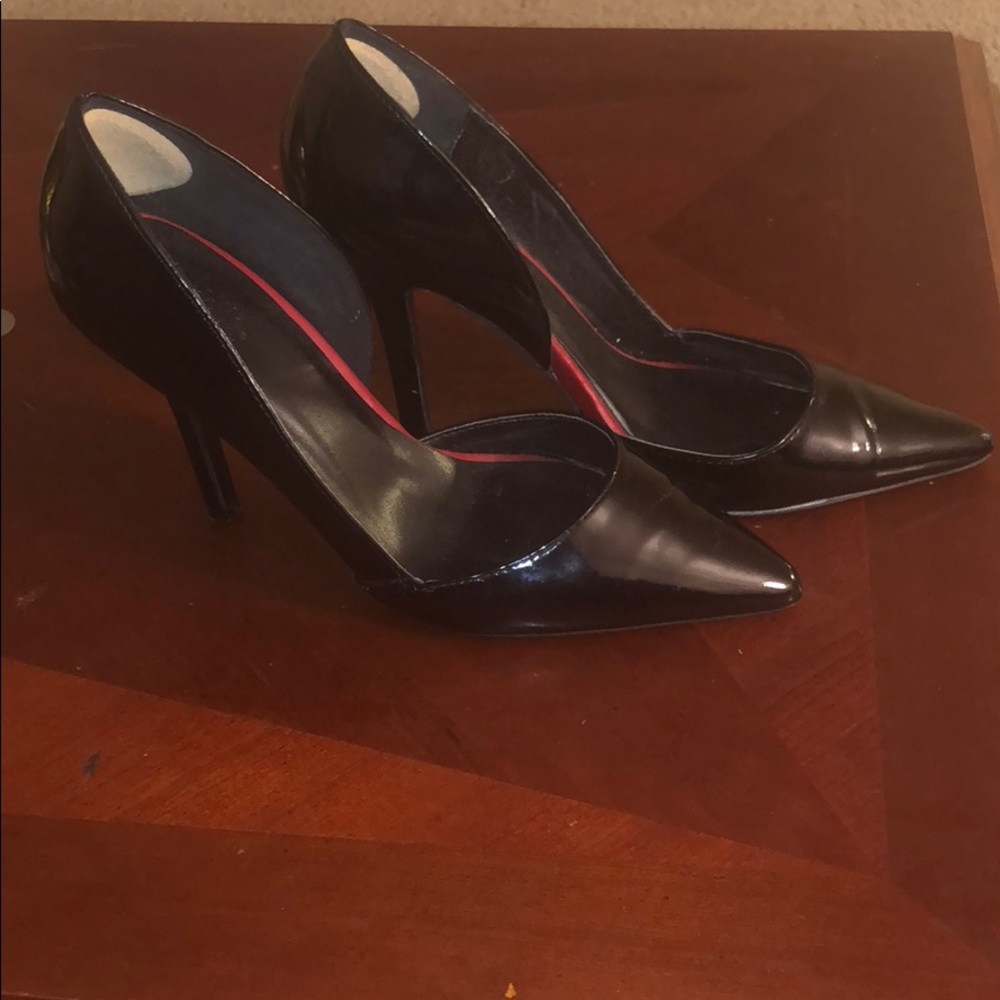 Size 10 comfy black pointed heels with heel guard